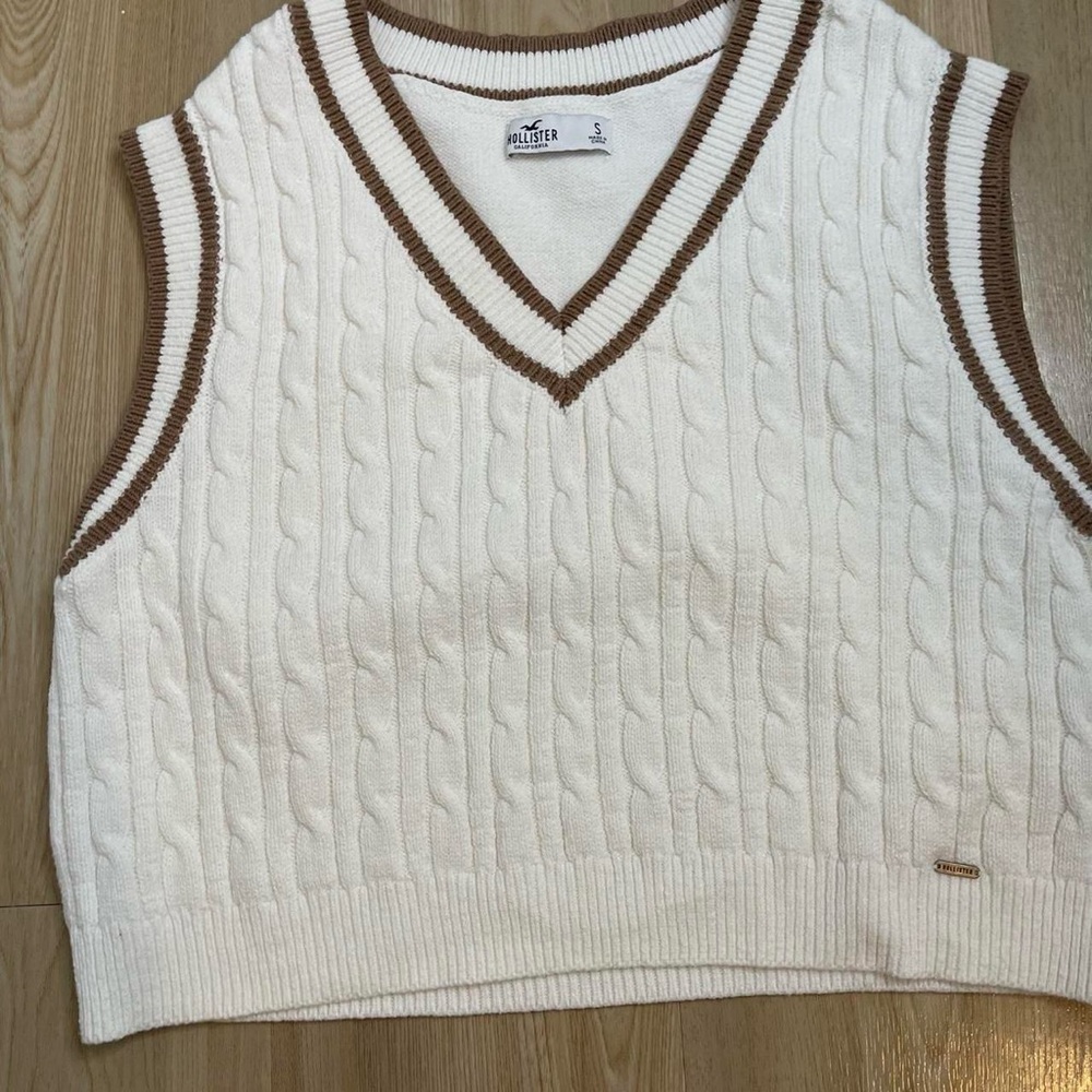 hollister off white and brown chunky cropped sweater vest size small s NWOT